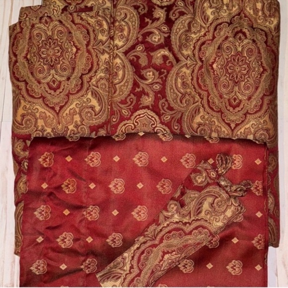 Window drapes - Picture 13 of 13